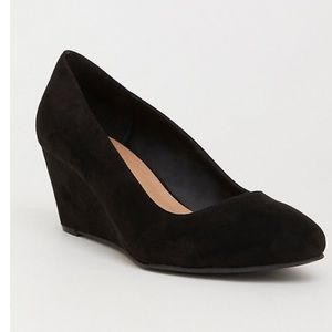 Torrid 9W Black Faux Suede Wedge